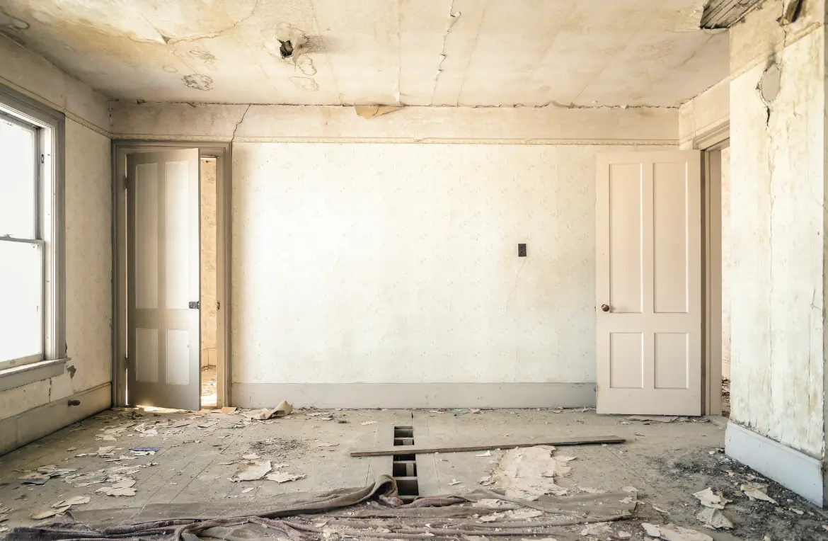 Waste disposal crew managing a cleanout project in Mantua